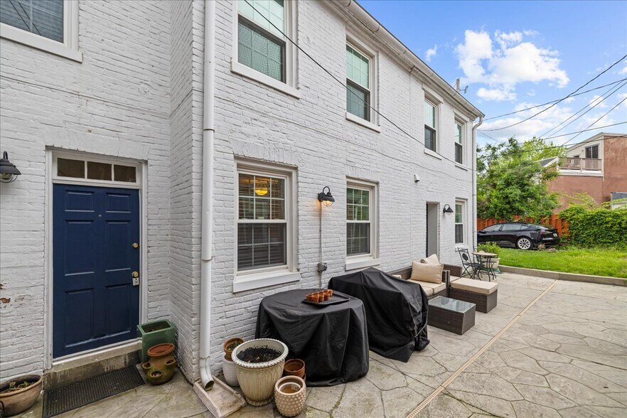 Building Photo - 656 Washington Blvd