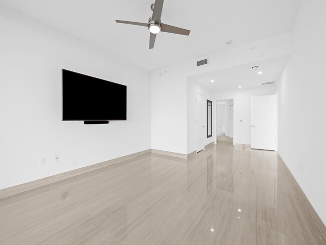 Building Photo - 701 N Fort Lauderdale Beach Blvd