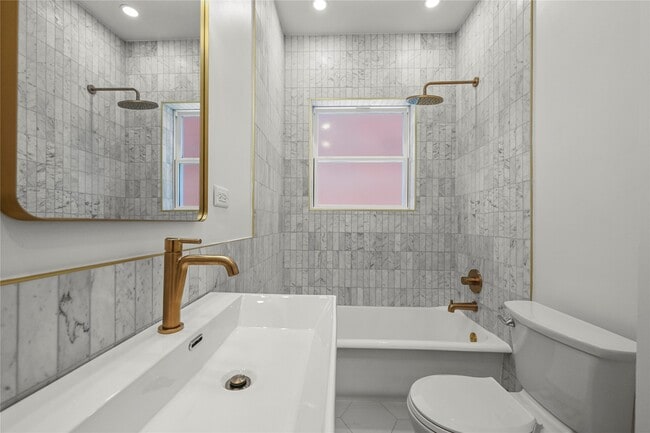 Building Photo - 808 Sul Ross St