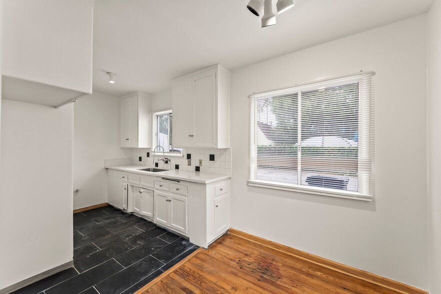 Building Photo - 12109 Washington Pl