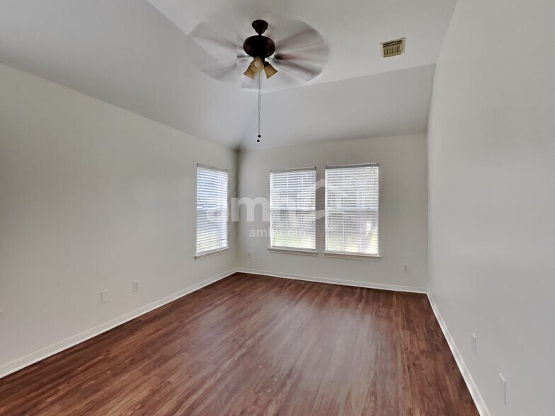 Building Photo - 2036 Pembroke Bay Dr