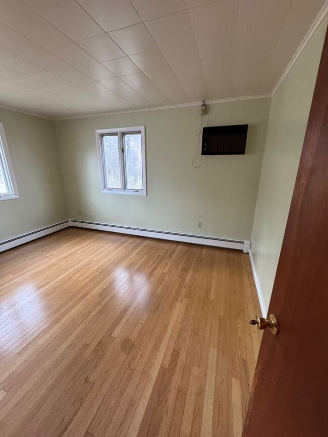 Building Photo - Upgraded 3 Bedroom Home with Garage and Ba...