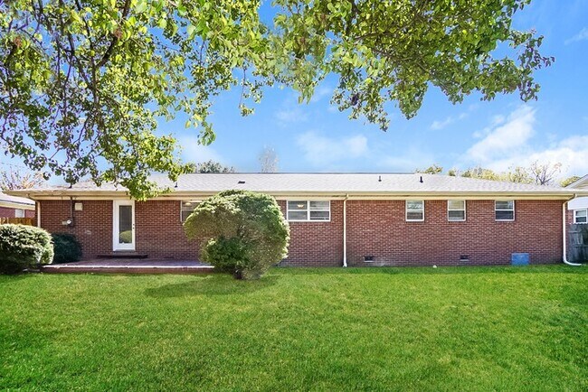 Building Photo - Spacious 3 Bedroom Home in Decatur, AL!