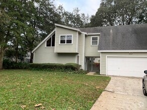 Building Photo - Beautiful Two-Story Home at the Beach