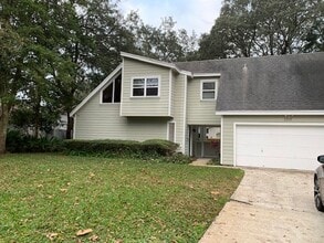 Building Photo - Beautiful Two-Story Home at the Beach