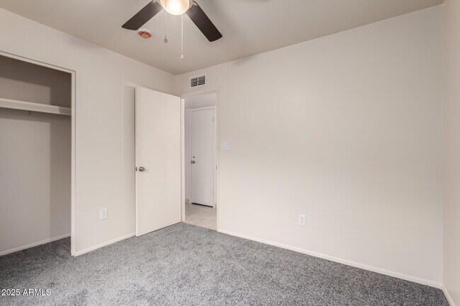 Building Photo - 1122 E Marny Rd