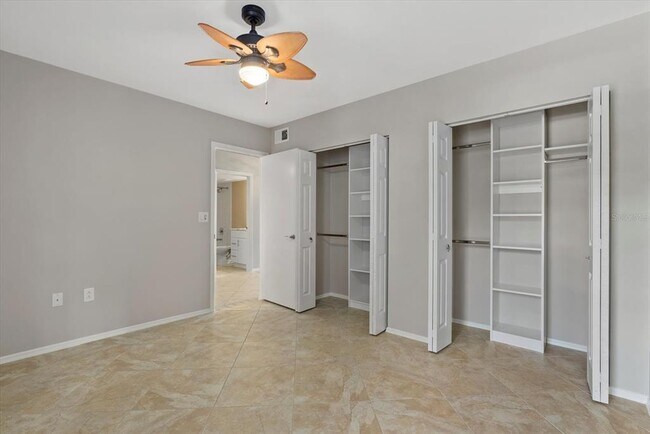 Building Photo - 1750 Jamaica Way