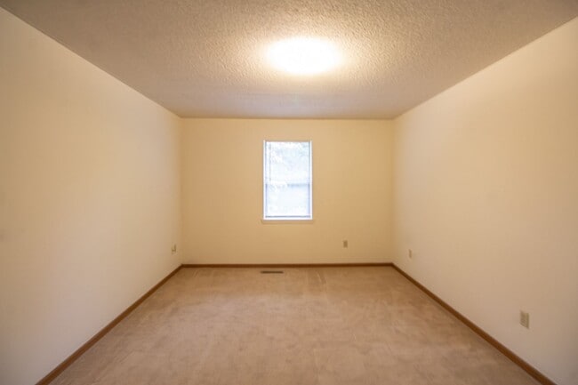 Building Photo - Upscale Duplex 2BD/2BA Cul-de-sac