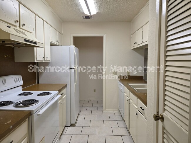 Building Photo - 911 Lancelot Cir