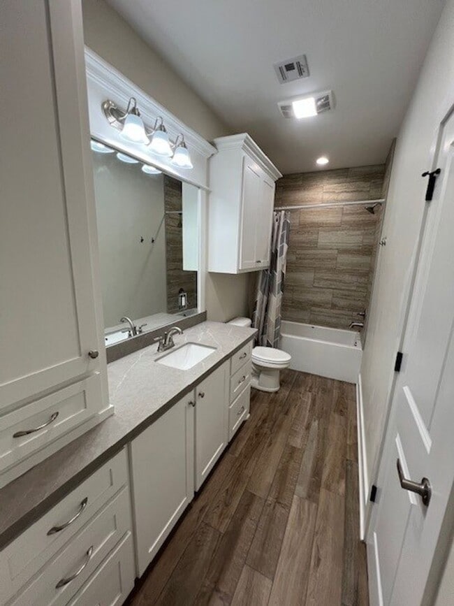Building Photo - New 3B/2.5B Duplex Available in Lake Charles