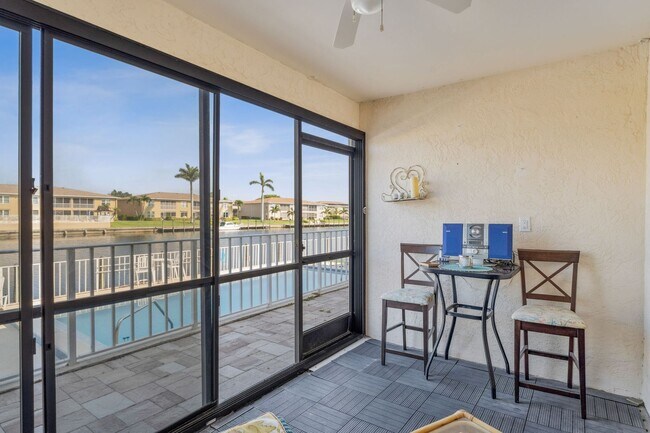 Building Photo - 2 Bed 2 Bath waterfront Condo