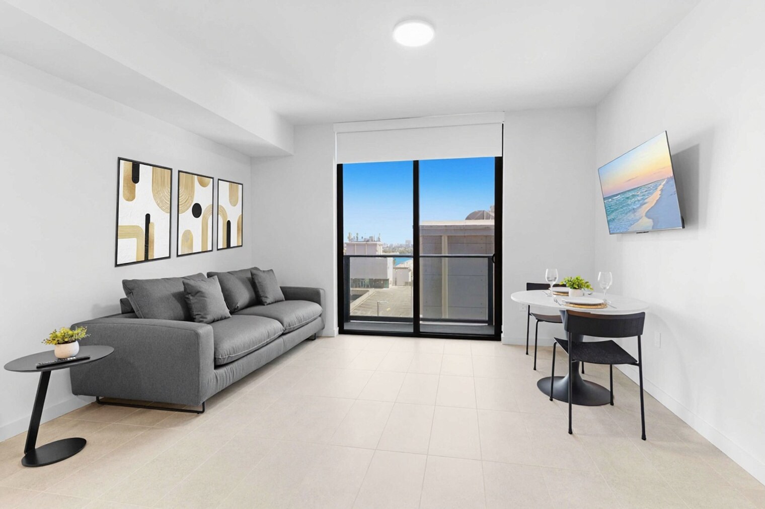 Building Photo - 501 NE 1st Ave