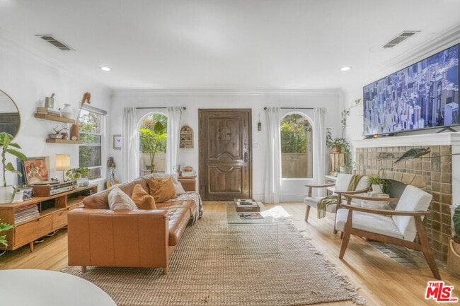 Building Photo - 1051 S Stanley Ave