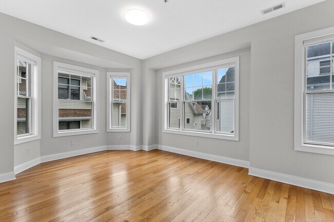 Building Photo - 14 1st St