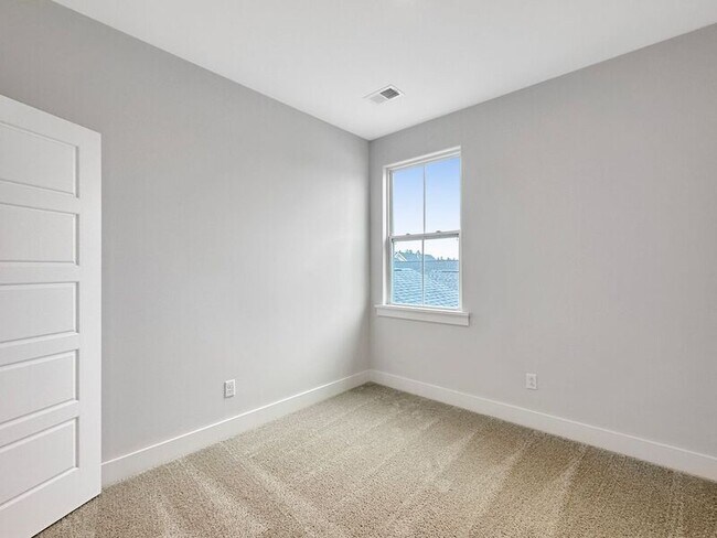 Building Photo - 260 Symphony Ave