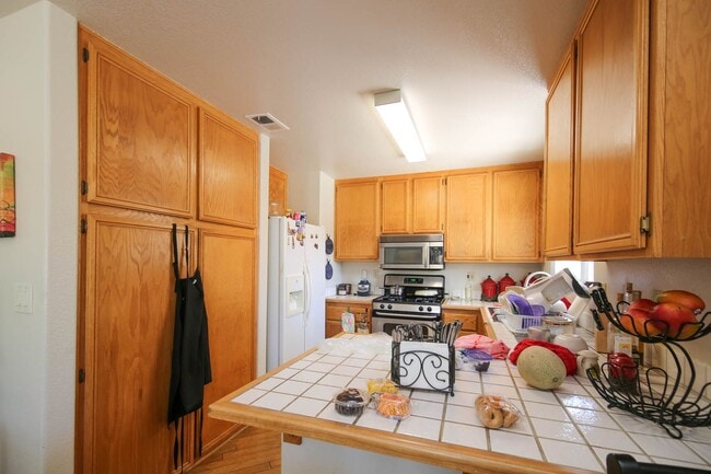 Building Photo - Santa Fe Hills Detached Home