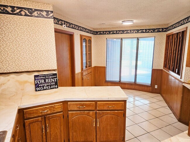 Building Photo - Brick 3/2/2 in Nice Denison Neighborhood O...