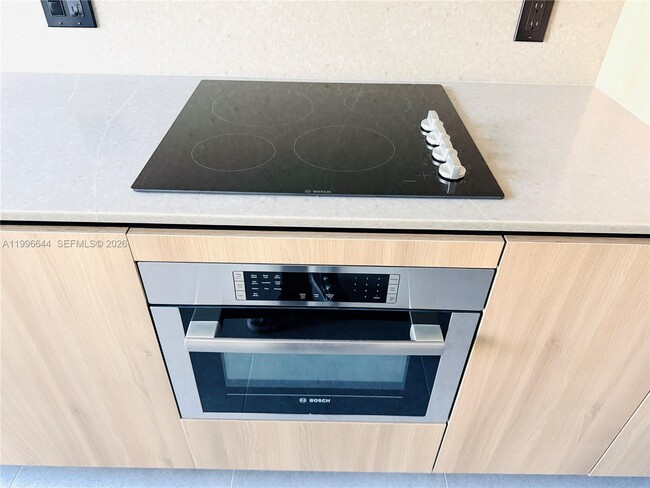 Building Photo - 121 NE 5th St