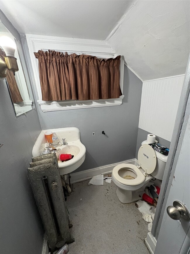 Building Photo - 121 Oak St