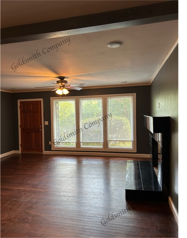 Building Photo - 9 Sedgefield Dr