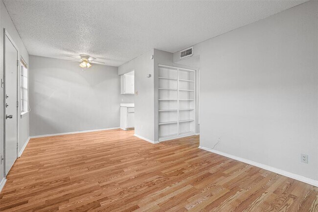 Building Photo - 307 E 31st St