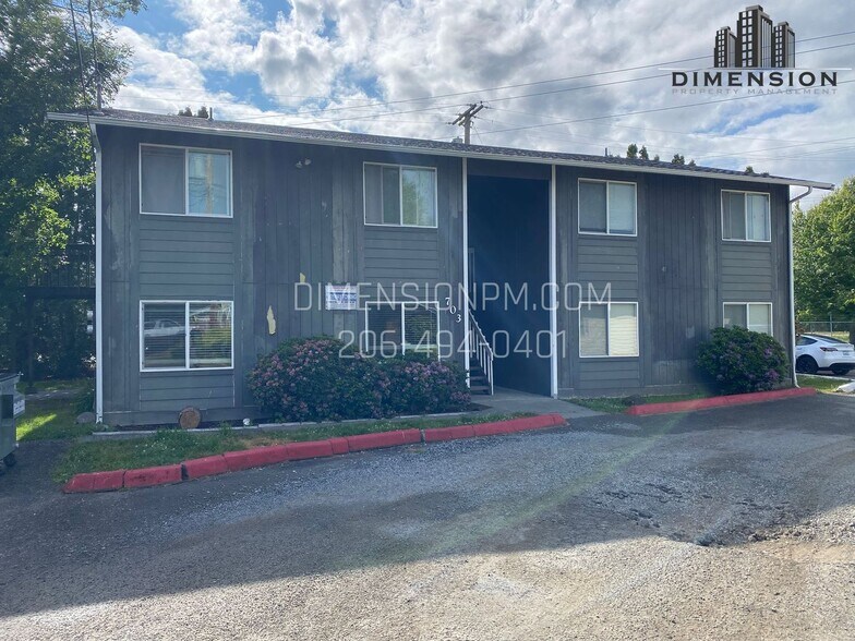 Building Photo - 703 Myrtine St