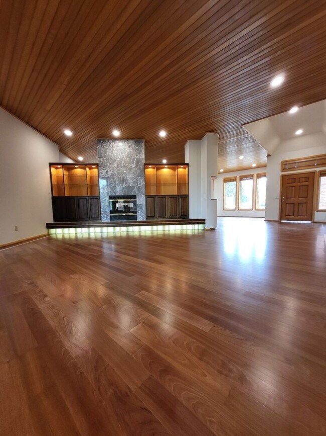 Building Photo - 604 Shadow Grove Ct