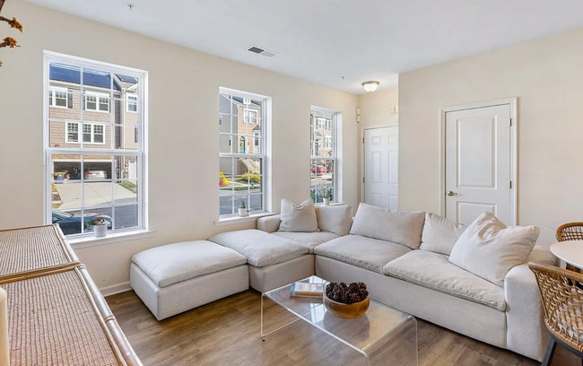 Building Photo - 6907 Stoddert Ln