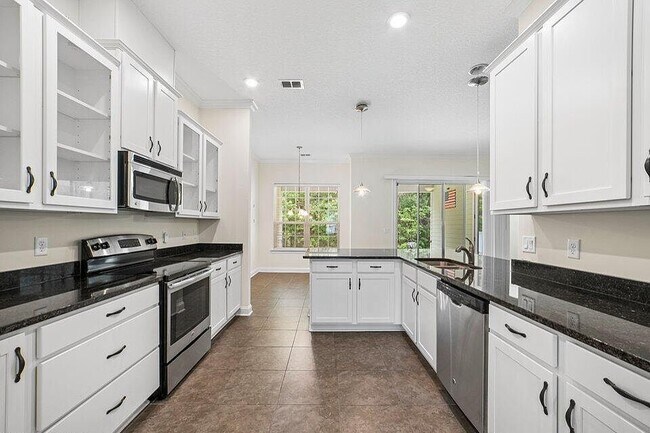 Building Photo - 79665 Plummer's Creek Dr
