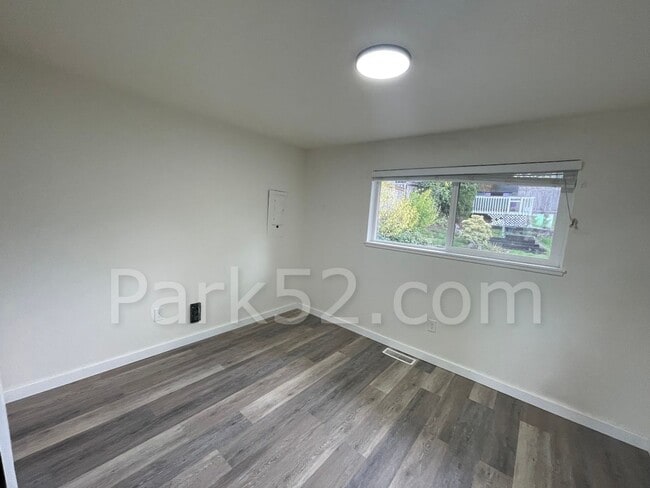 Building Photo - North Tacoma 4 Bed 2 Bath Single Family Home