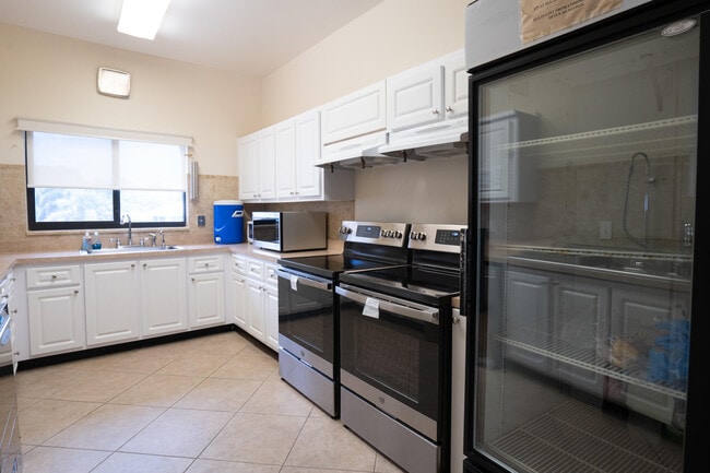 Building Photo - 18081 SE Country Club Dr