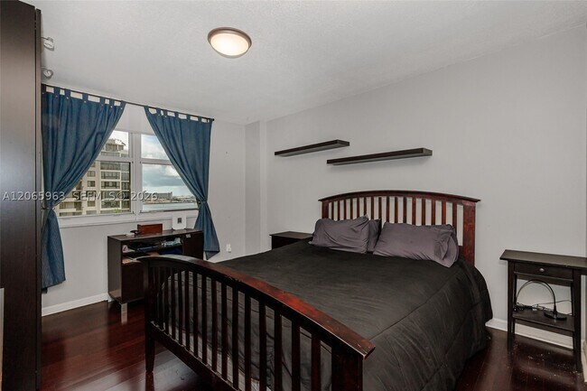 Building Photo - 770 Claughton Island Dr