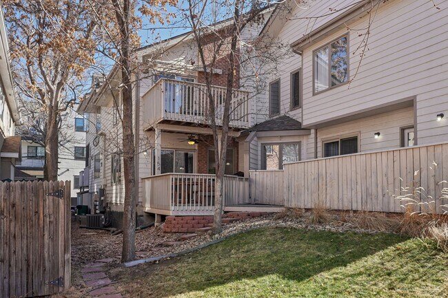 Building Photo - HALF MONTH RENT FREE!!!! GORGEOUS Brick To...