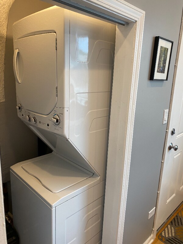 Building Photo - 3633 N Elston Ave