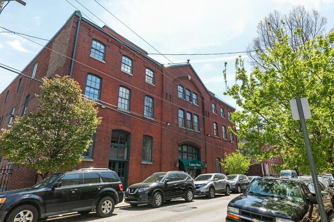 Building Photo - Beautiful Bi-level Condo For Rent In Fairmount With Parking!