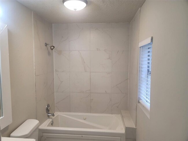 Building Photo - 10601 Sagewind Dr