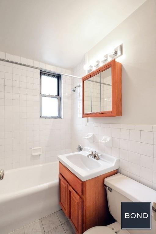 Building Photo - 301 E 38th St