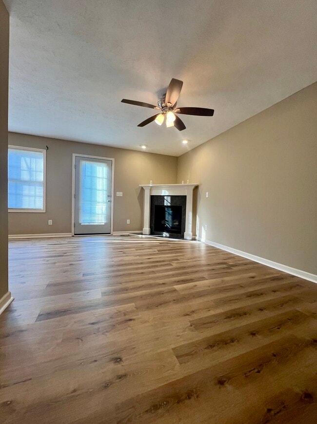 Building Photo - 1112 Ekstam Dr