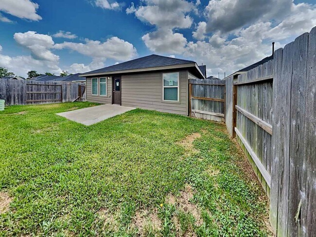 Building Photo - 18819 Charter Elm Dr