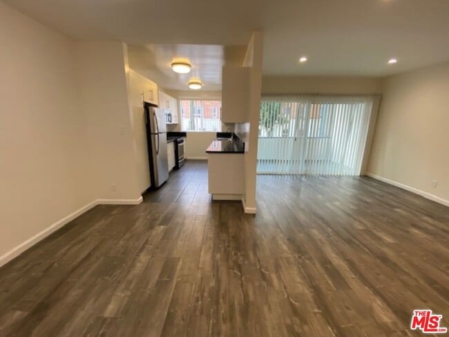 Building Photo - 7045 Hawthorn Ave