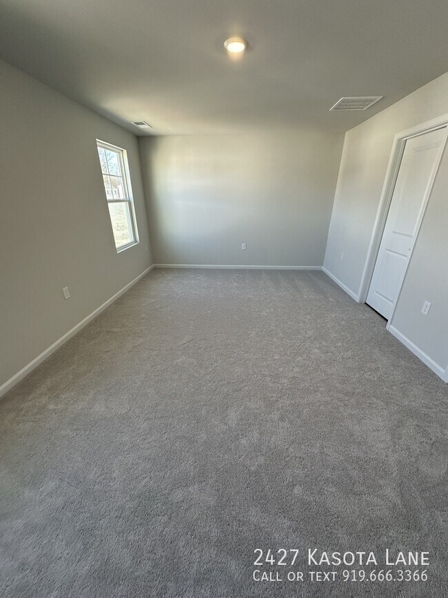 Building Photo - 2427 Kasota Ln