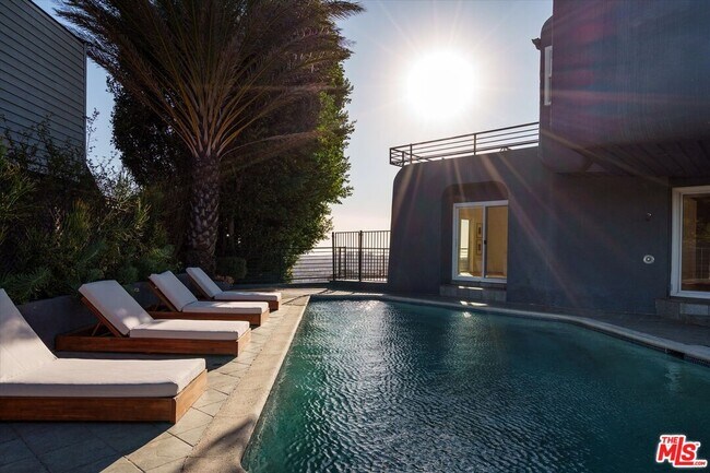 Building Photo - 8464 Cole Crest Dr