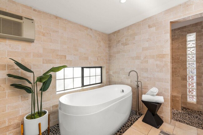 Building Photo - 4129 E Palo Verde Dr