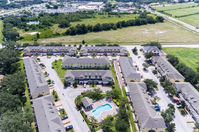 Building Photo - PENDING APPLICATION-MOVE IN SPECIAL-4/2.5 Beautiful Energy Efficient Townhome in St. Cloud