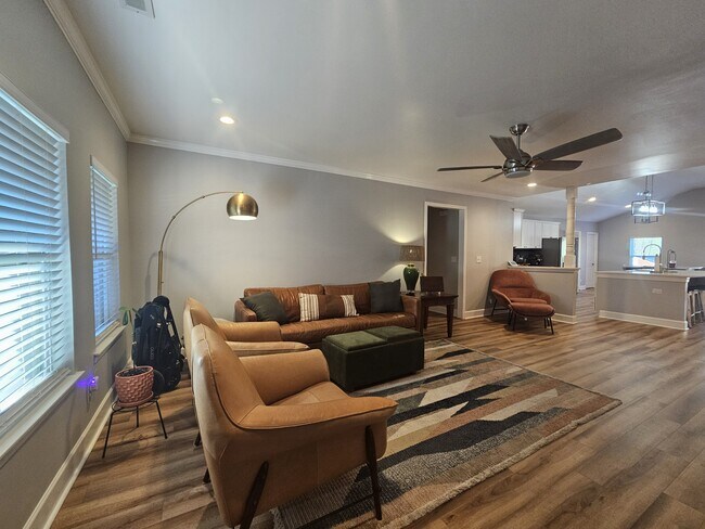 Building Photo - 2737 Celia Ave