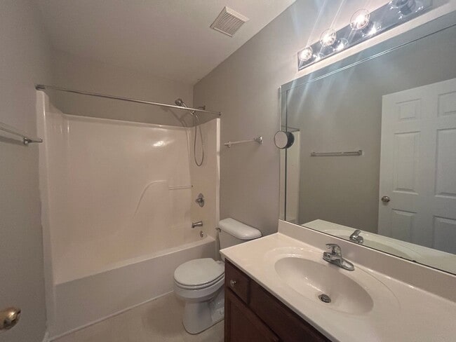 Building Photo - 568 Wellington Gardens Dr