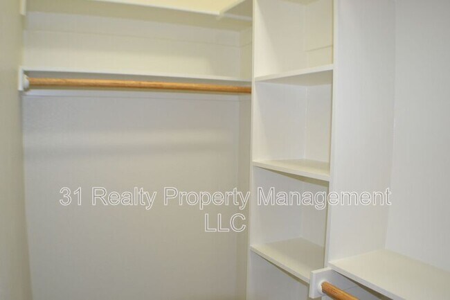Building Photo - 1101 Southridge Ln