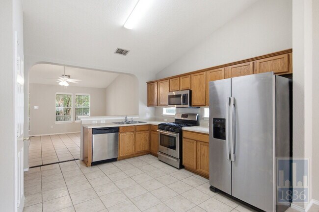 Building Photo - 437 Sampson