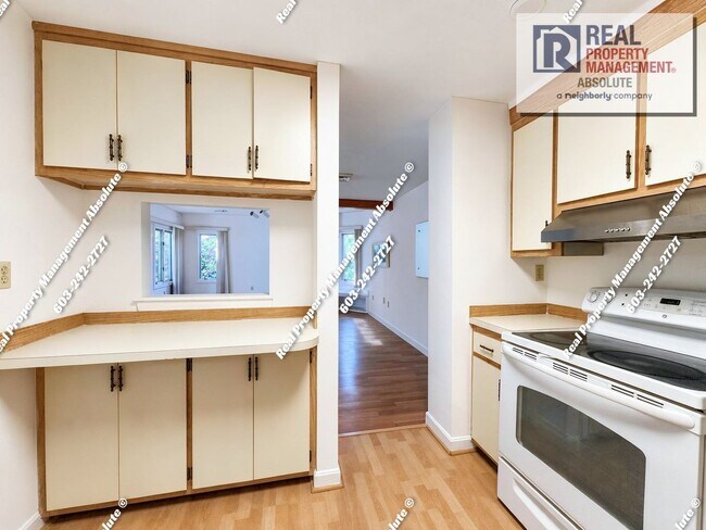 Building Photo - Spacious 2BR/2BA Condo with Garage, Balcony, Pool & Mine Falls Access