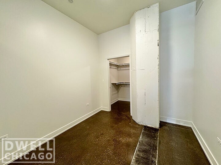 Building Photo - 32 E Adams St